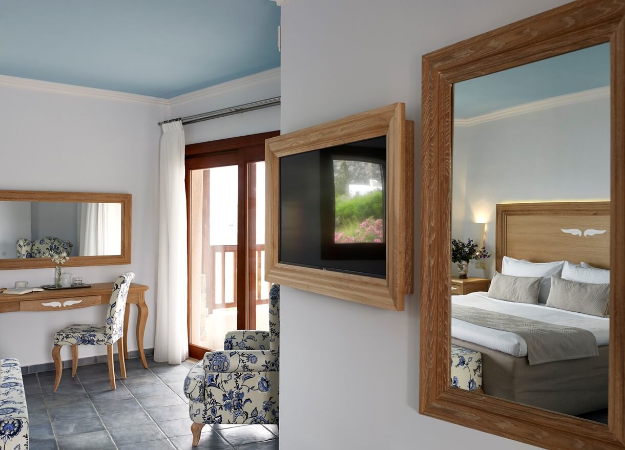 family_room_2_bedroom_garden_view