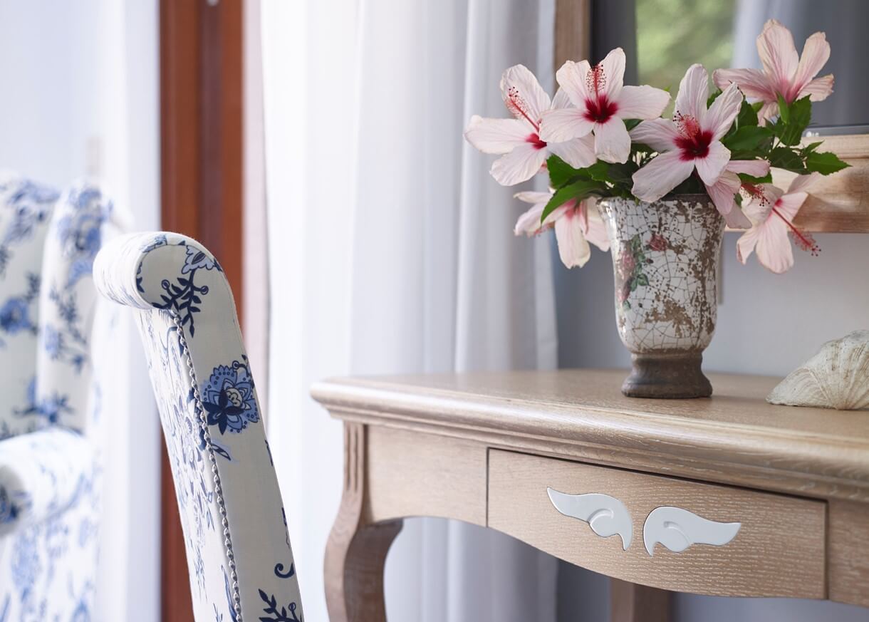 family_room_garden_view