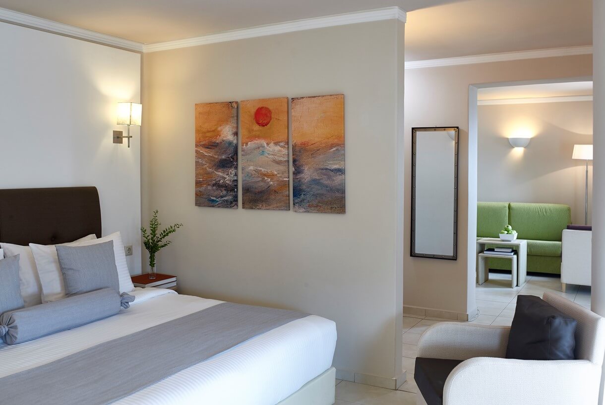 family_room_garden_view1