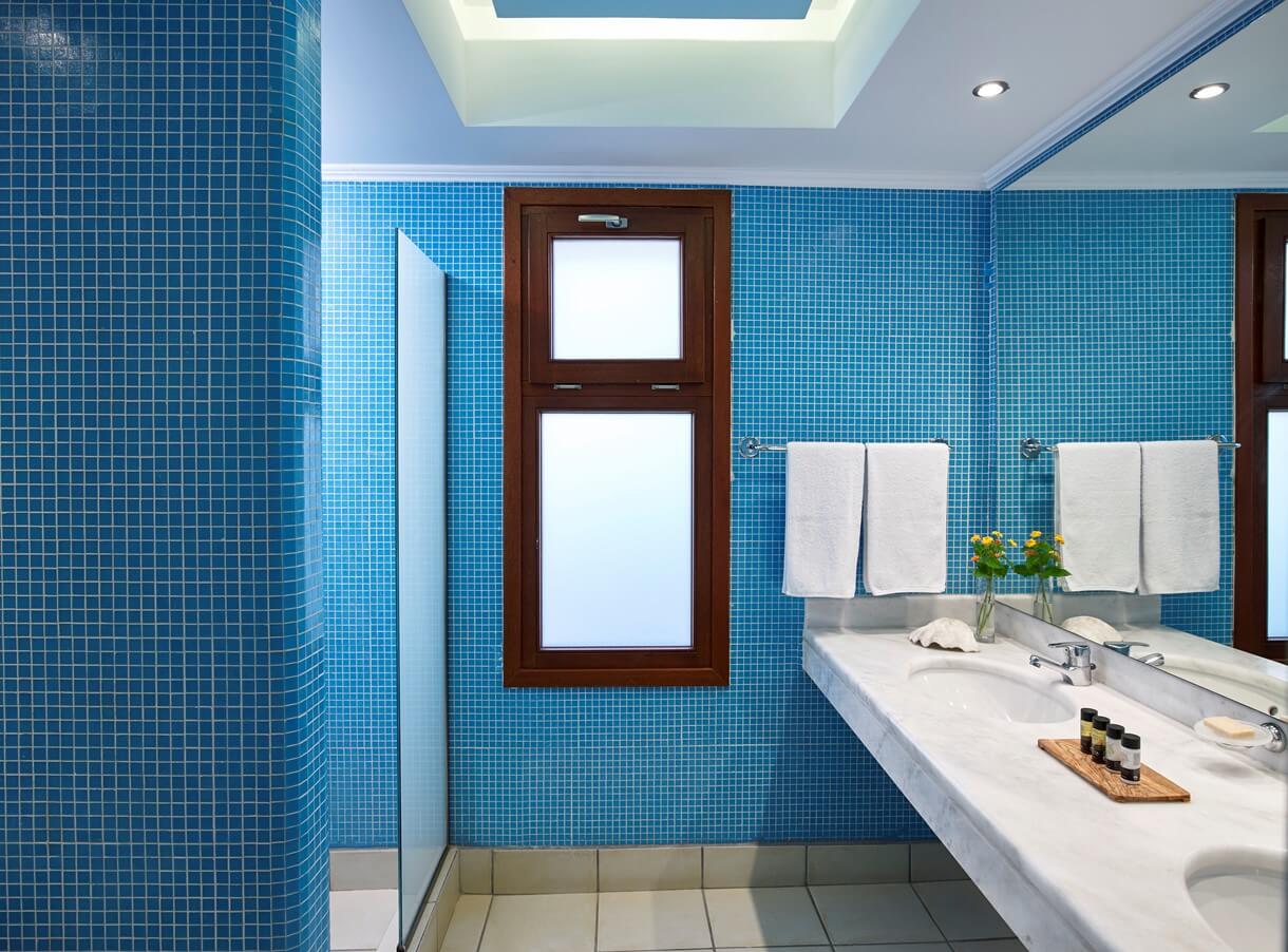 family_room_sea_view_bathroom2