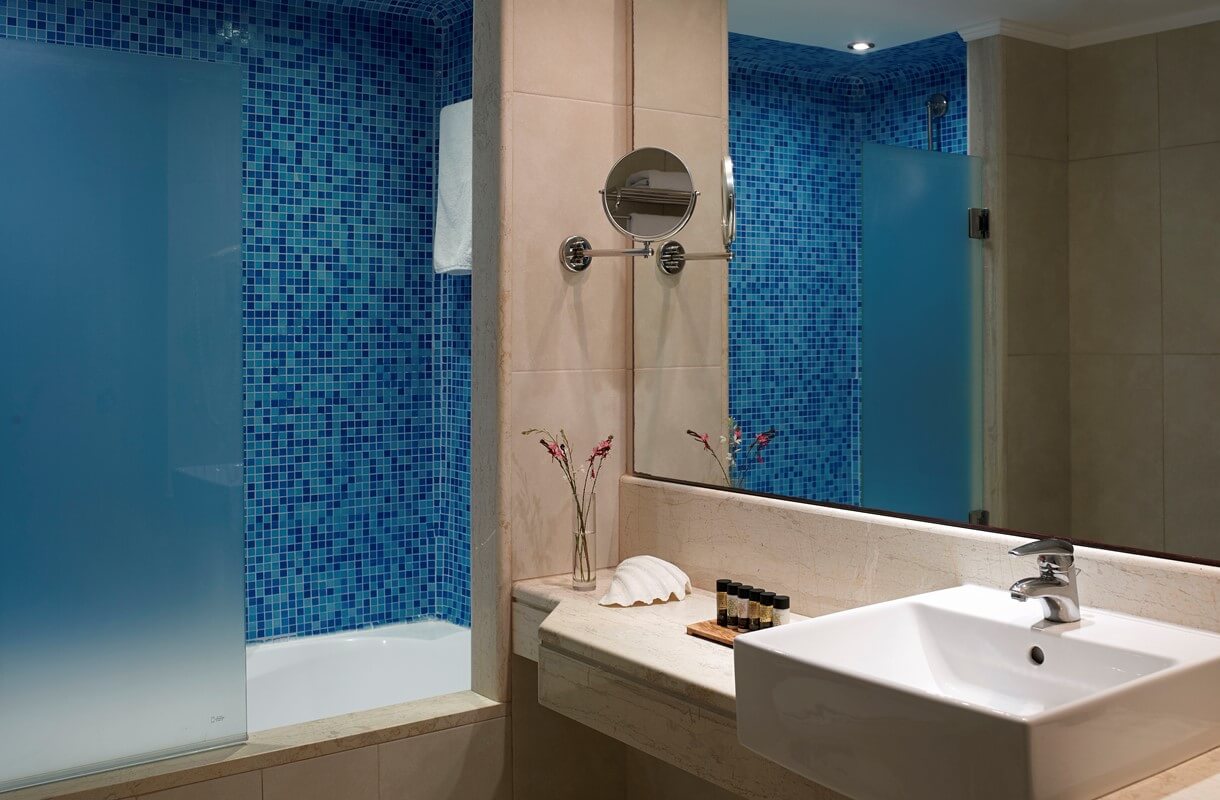 ikaros_classic_sea_view_bathroom