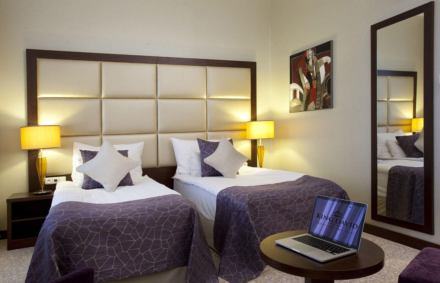 deluxe-room