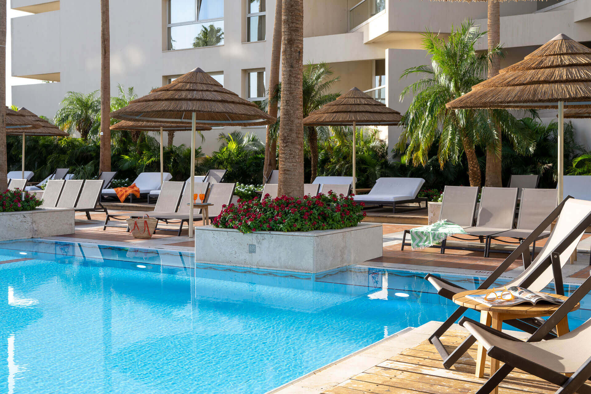 Aria-pool_05_Small